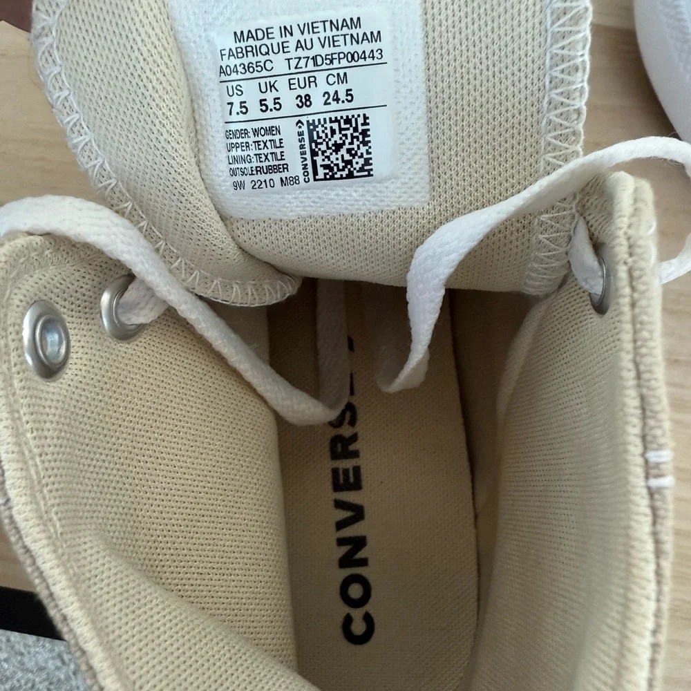 Tan converse high tops - Picture 6 of 7